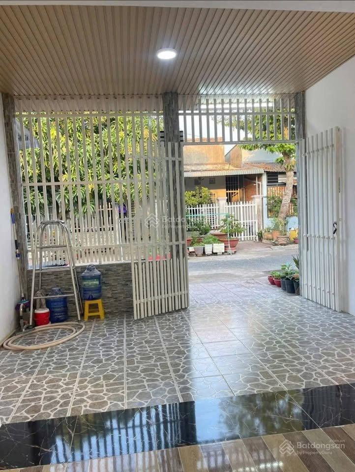 Bán nhà kế bên kcn tây bắc, nguyễn văn hoài 5x24 120m2, xây kiên cố, chỉ 1,45 tỷ, sổ hồng riêng