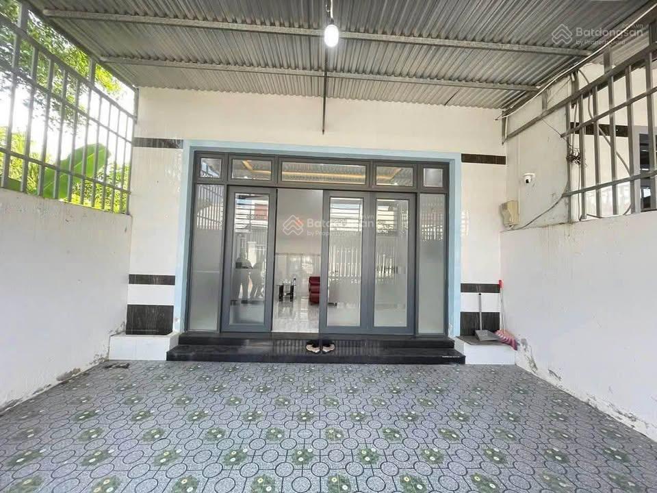 Xã tân thông hội, nhà cấp 4 180m2 (5x30)m, sổ riêng, điện nước đầy đủ