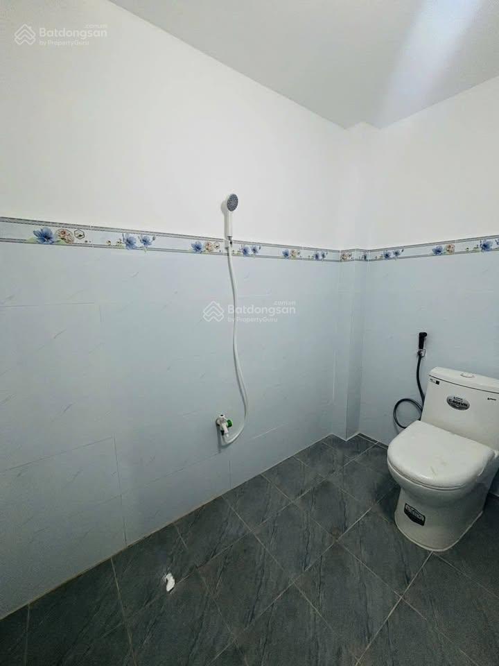 Ngay bệnh viện xuyên á, nhà 159m2 (5x32), 990 triệu, sổ riêng, kiên cố, 2 phòng ngủ, rộng rãi