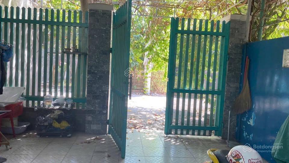Ngay bệnh viện xuyên á, nhà 159m2 (5x32), 990 triệu, sổ riêng, kiên cố, 2 phòng ngủ, rộng rãi