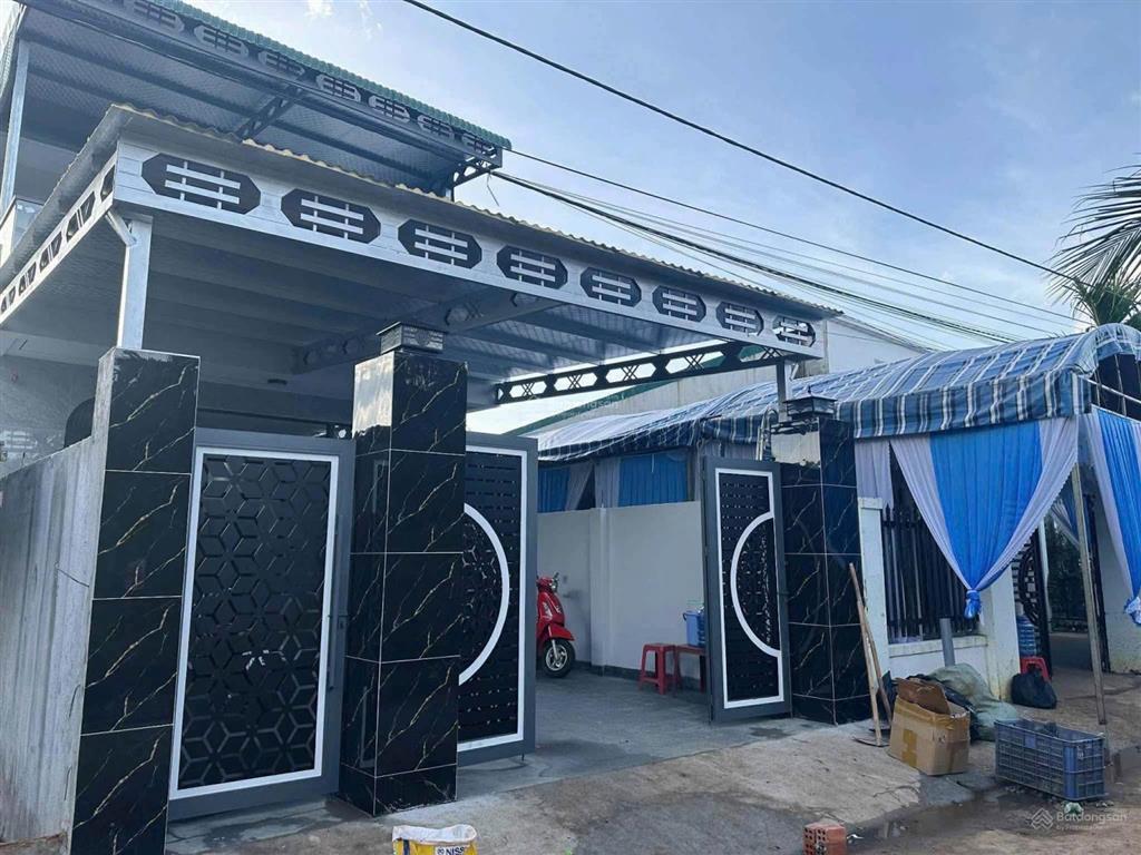 Ngay cầu vượt củ chi, bán nhà c4 118m2 (5x23), 950 triệu, sổ riêng, kiên cố, chắc chắn