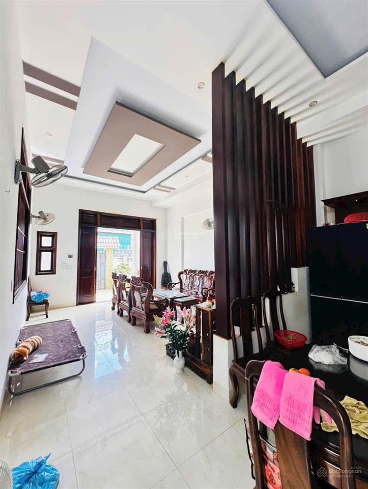 1 tỷ 80 triệu  nhà cấp 4 sân vườn 280m2, suối lội, sổ hồng riêng, mua bán nhanh gọn