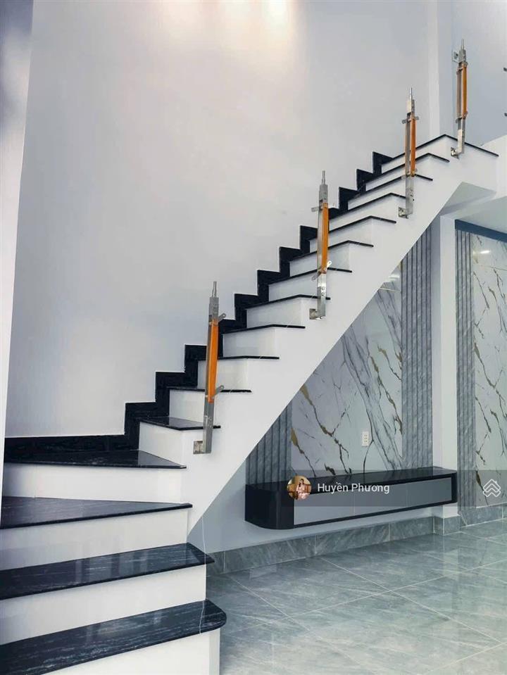 Kế bên chợ việt kiều, nhà 1 trệt 1 lầu, trần tử bình, dt 180m2, giá 1,45 tỷ, sổ hồng riêng
