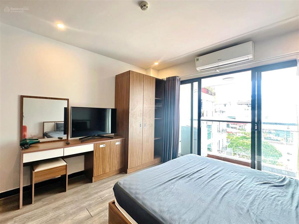 Studio siêu rộng ô tô đỗ cửa đi ra hồ tây 50m, full nt, ban công thoáng mát, nhận khách nước ngoài!