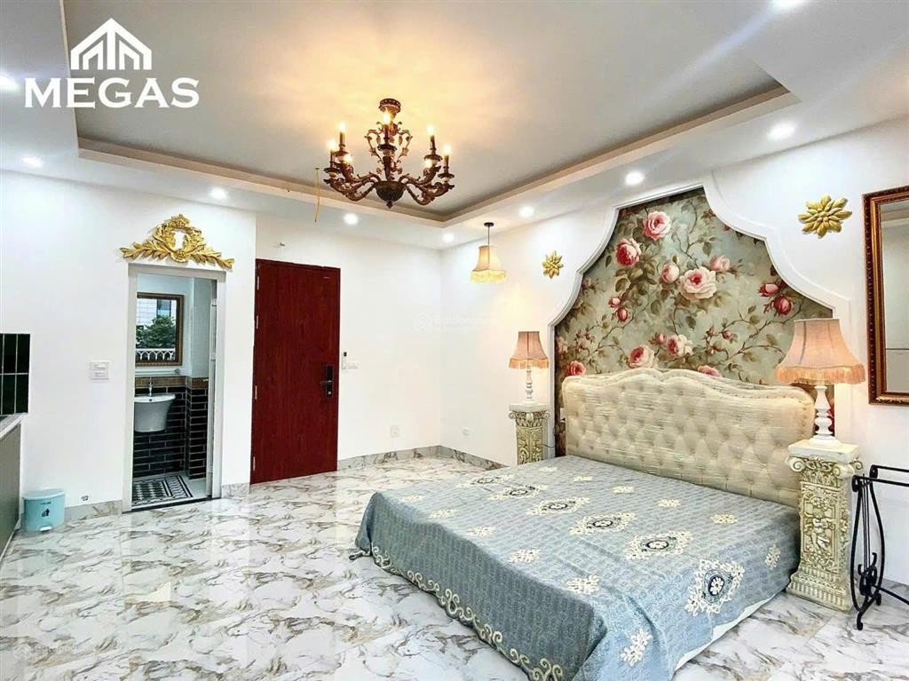 Studio siêu rộng ô tô đỗ cửa, full nội thất, nhận khách nước ngoài, xe điện, ban công thoáng mát !