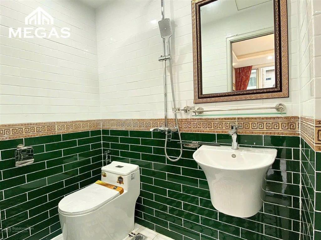 Studio siêu rộng ô tô đỗ cửa, full nội thất, nhận khách nước ngoài, xe điện, ban công thoáng mát !