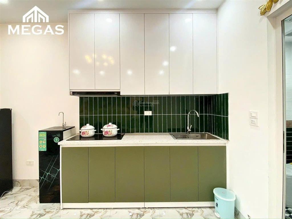 Studio siêu rộng ô tô đỗ cửa, full nội thất, nhận khách nước ngoài, xe điện, ban công thoáng mát !