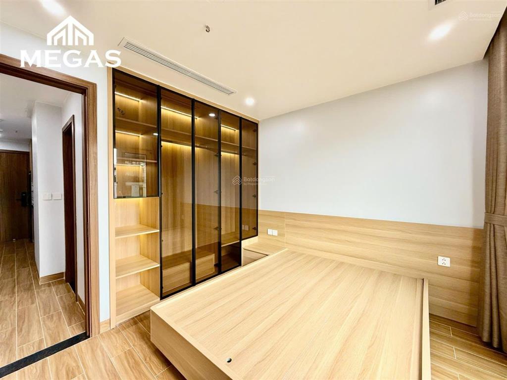 Hàng hiếm tây hồ ô tô đỗ cửa 50m ra tây hồ, ban công, full nt, nhận khách nước ngoài, xe điện, pet