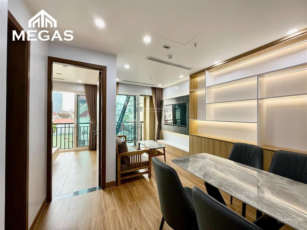 Hàng hiếm tây hồ ô tô đỗ cửa 50m ra tây hồ, ban công, full nt, nhận khách nước ngoài, xe điện, pet