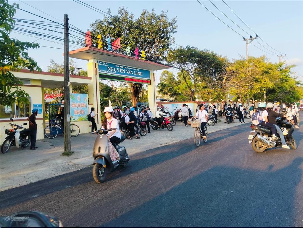Đất gần trường học,gần chợ đầu mối