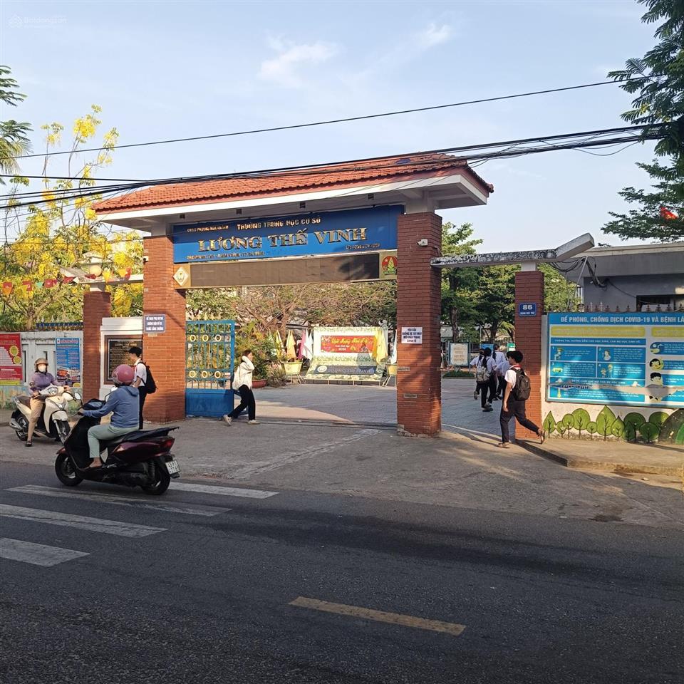 Lô góc đối diện cổng trường cấp 2,gần biển