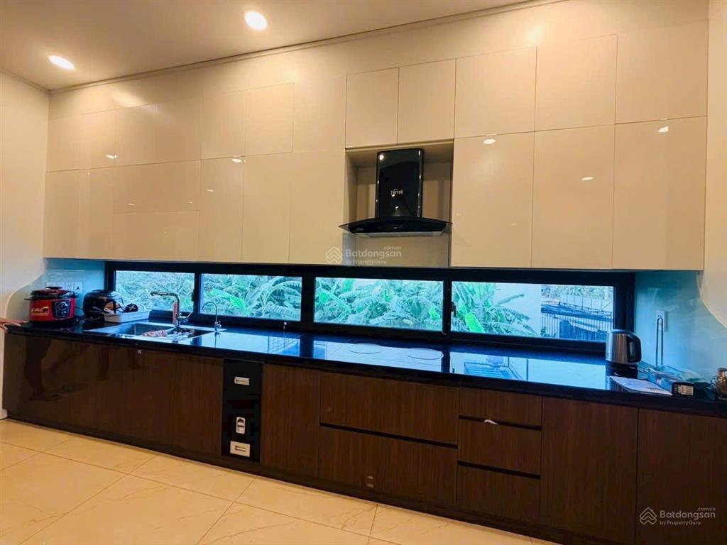 Cần bán tòa văn phòng 5 tầng đường 10,5m hòa xuân  thang máy  dt 50tr/th  giá 13.x tỷ.