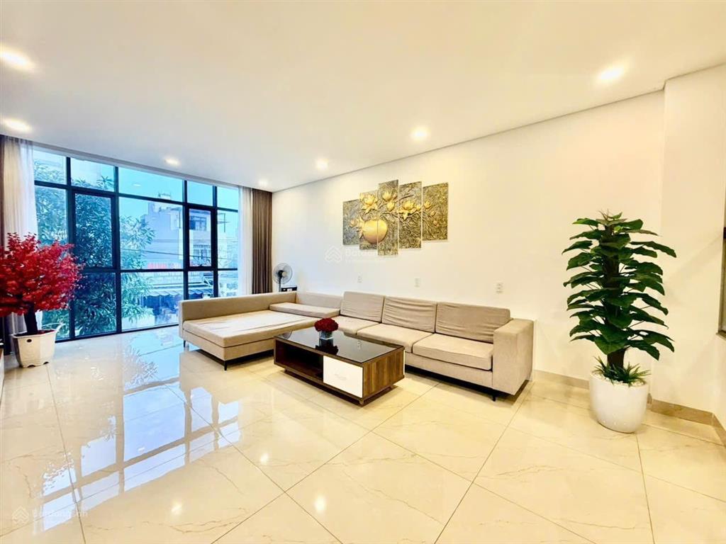 Cần bán tòa văn phòng 5 tầng đường 10,5m hòa xuân  thang máy  dt 50tr/th  giá 13.x tỷ.