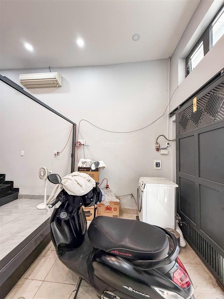 Ngon  gần đại học ngoại thương ~50m²  2 tầng giá đầu tư