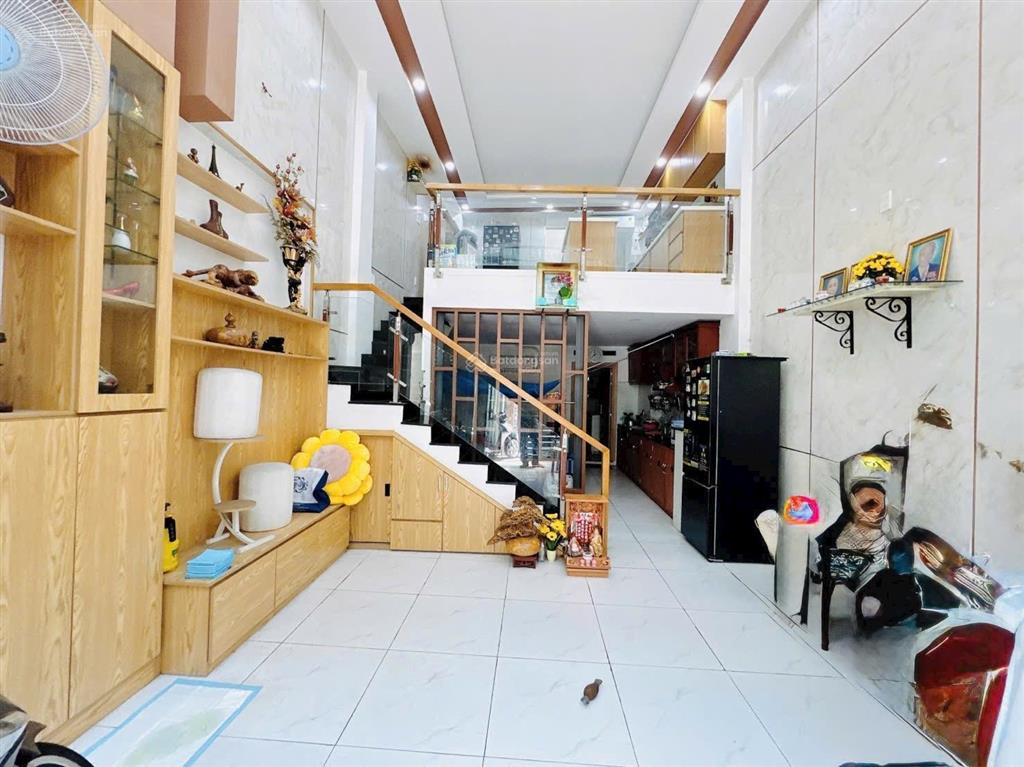 45m2  3 tầng  3pn  ngang lớn  chỉ 6tỷ5