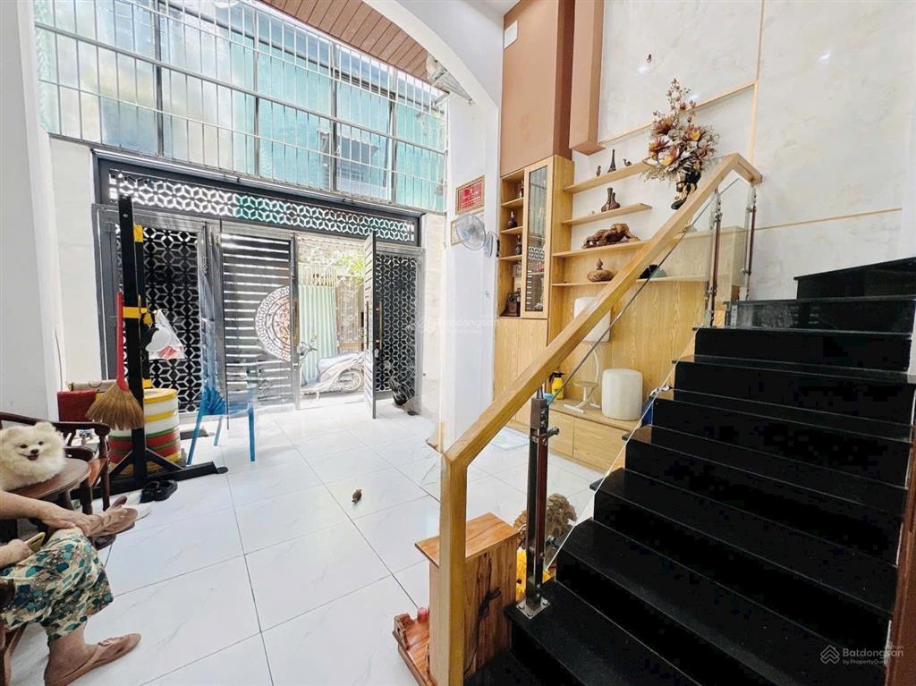45m2  3 tầng  3pn  ngang lớn  chỉ 6tỷ5