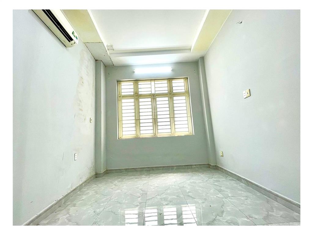 Giáp quận 1  75m2 đất  2pn  ngang 6,5m xây dựng cao tầng
