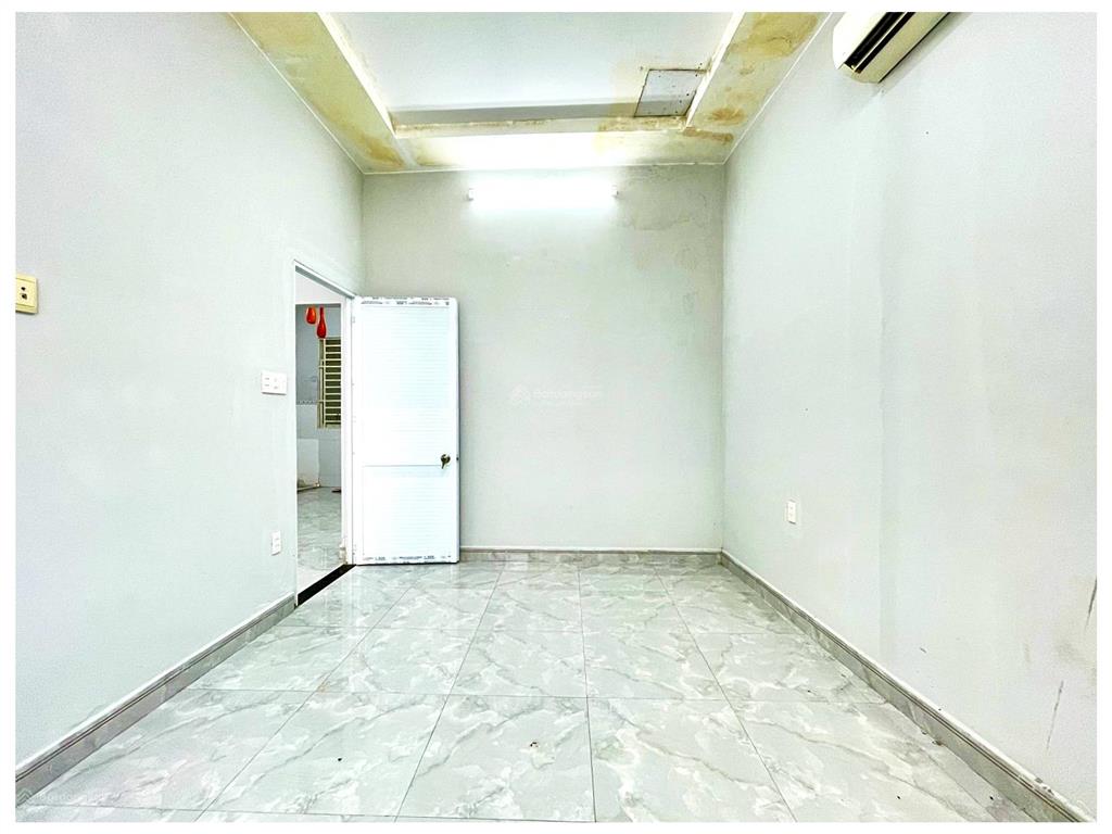 Giáp quận 1  75m2 đất  2pn  ngang 6,5m xây dựng cao tầng