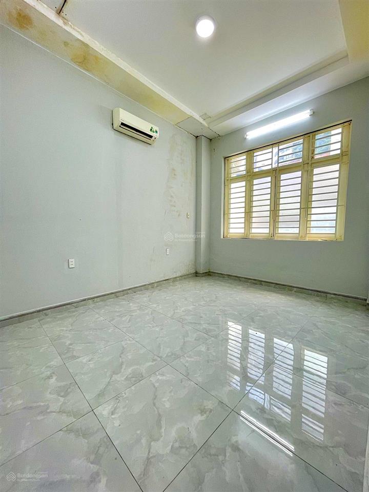 Giáp quận 1  75m2 đất  2pn  ngang 6,5m xây dựng cao tầng