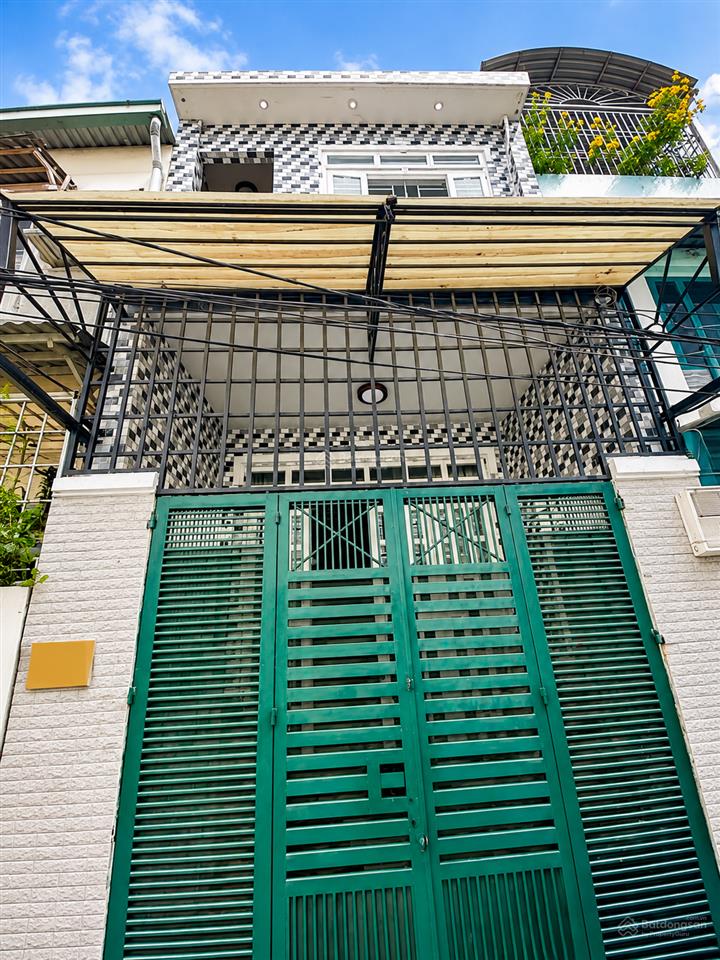 Bán nhà bình thạnh 34m2 chỉ hơn 4 tỷ  2 tầng  nhà cũ sửa mới  giá đầu tư
