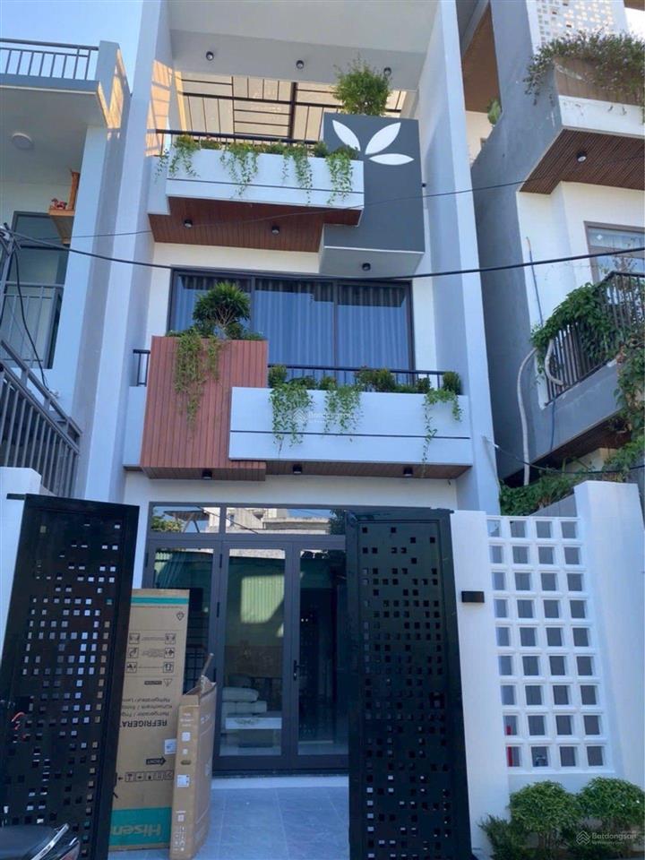 Nhà hiếm có tại trung tâm, sát chợ cẩm lệ