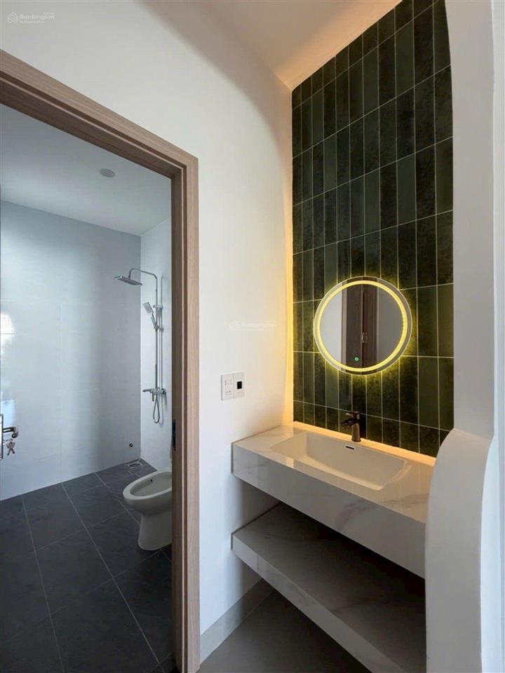 Nhà hiếm có tại trung tâm, sát chợ cẩm lệ