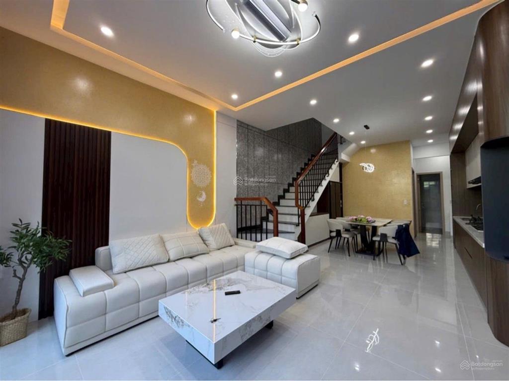 Nhà hiếm có tại trung tâm, sát chợ cẩm lệ