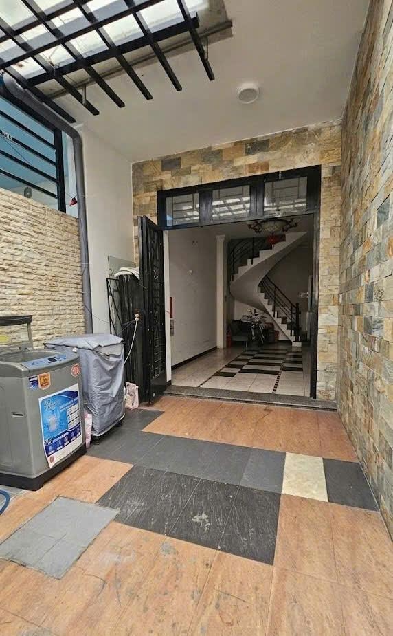 Bán nhà Hoàng Việt - QUẬN TÂN BÌNH - sổ vuông 4 x 15.5 (63 m2) - 12.9 tỷ