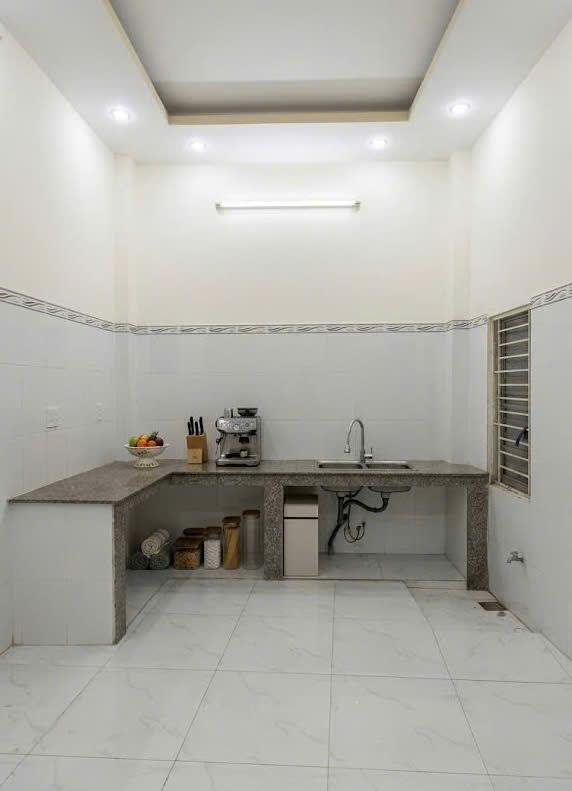 Nhà Quận Tân Bình, Cách Mạng Tháng Tám, 4.2 x 13m (54 m2), giá 7.7 tỷ