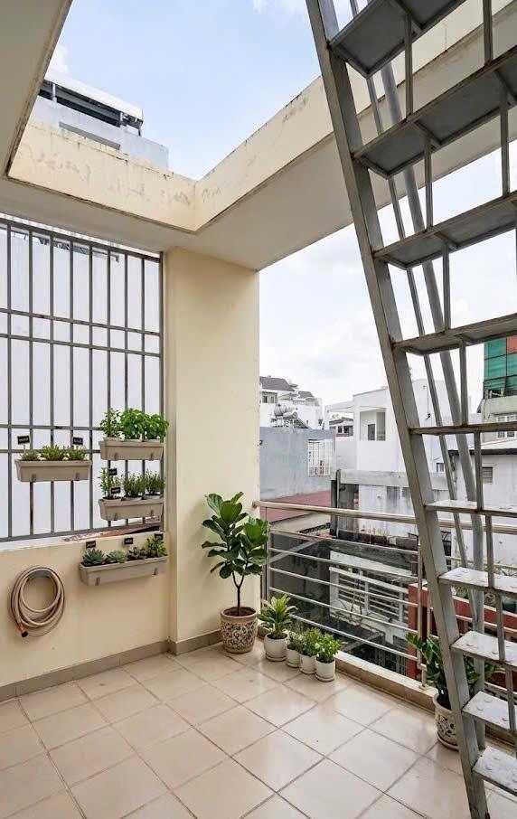 Nhà Quận Tân Bình, Cách Mạng Tháng Tám, 4.2 x 13m (54 m2), giá 7.7 tỷ