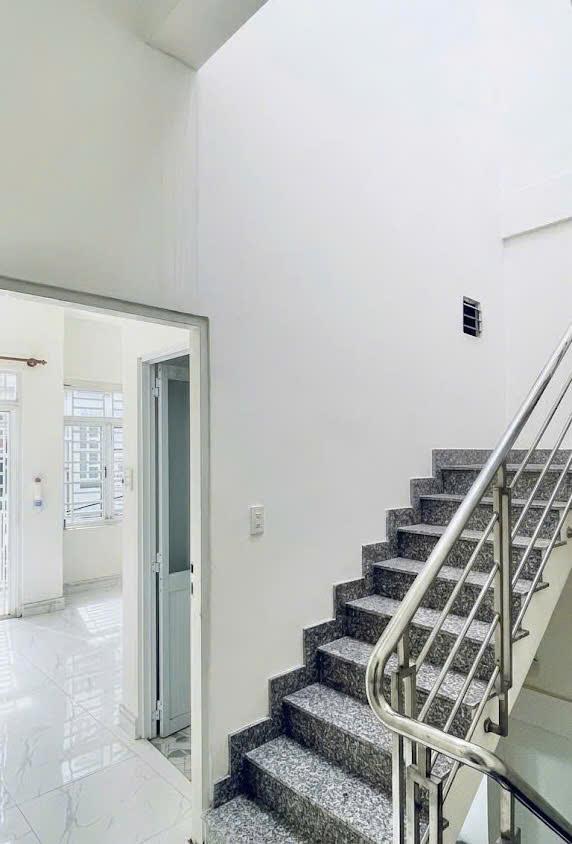 Nhà Quận Tân Bình, Cách Mạng Tháng Tám, 4.2 x 13m (54 m2), giá 7.7 tỷ