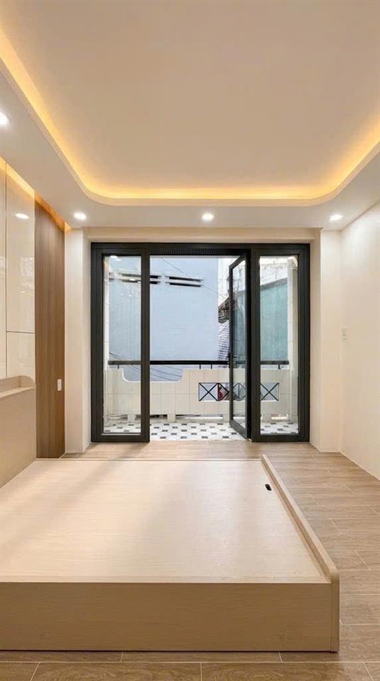 Nhà mới Lý Chính Thắng, QUẬN 3, ngay hẻm Ô tô, lô góc 3 tầng, 7.3 tỷ