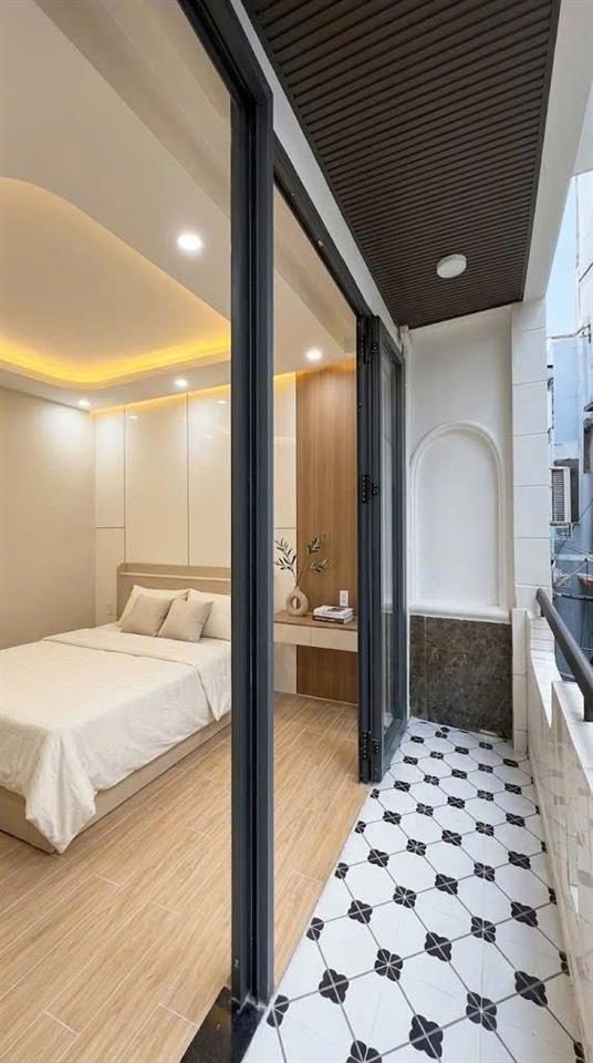 Nhà mới Lý Chính Thắng, QUẬN 3, ngay hẻm Ô tô, lô góc 3 tầng, 7.3 tỷ