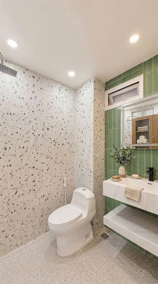 Nhà mới Lý Chính Thắng, QUẬN 3, ngay hẻm Ô tô, lô góc 3 tầng, 7.3 tỷ