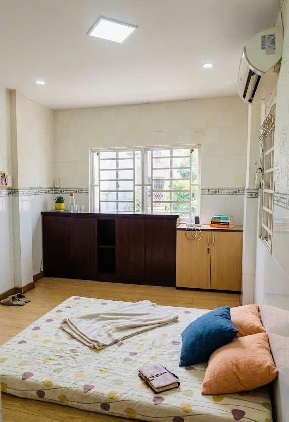 Bán nhà Trường Sơn, QUẬN 10, 3 Tầng, 3 x 4.5 m, giá 2.7 tỷ