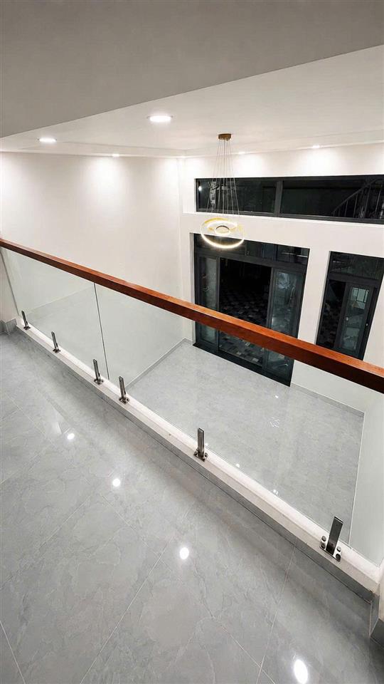 Nhà mới Cách Mạng Tháng Tám, QUẬN 10, 6 x 16m (95 m2), giá 8.9 tỷ
