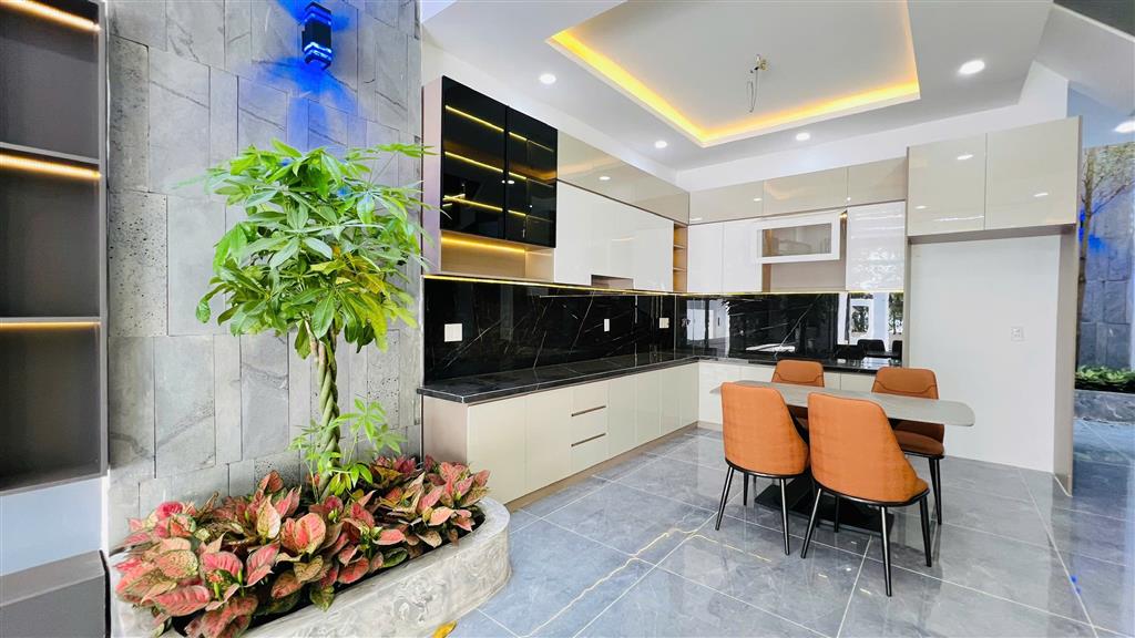 BÁN NHÀ PHỐ 5M X 26M GẦN KCN CẦU TRÀM, SÁT BÌNH CHÁNH