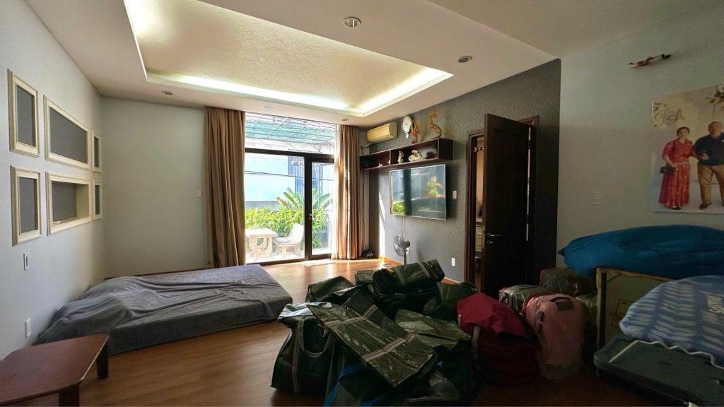 BÁN BIỆT THỰ MẶT TIỀN KHU TRUNG TÂM KHU KIỀU ĐÀM Q7.175M2 HXT. A4. 22 TỶ XX