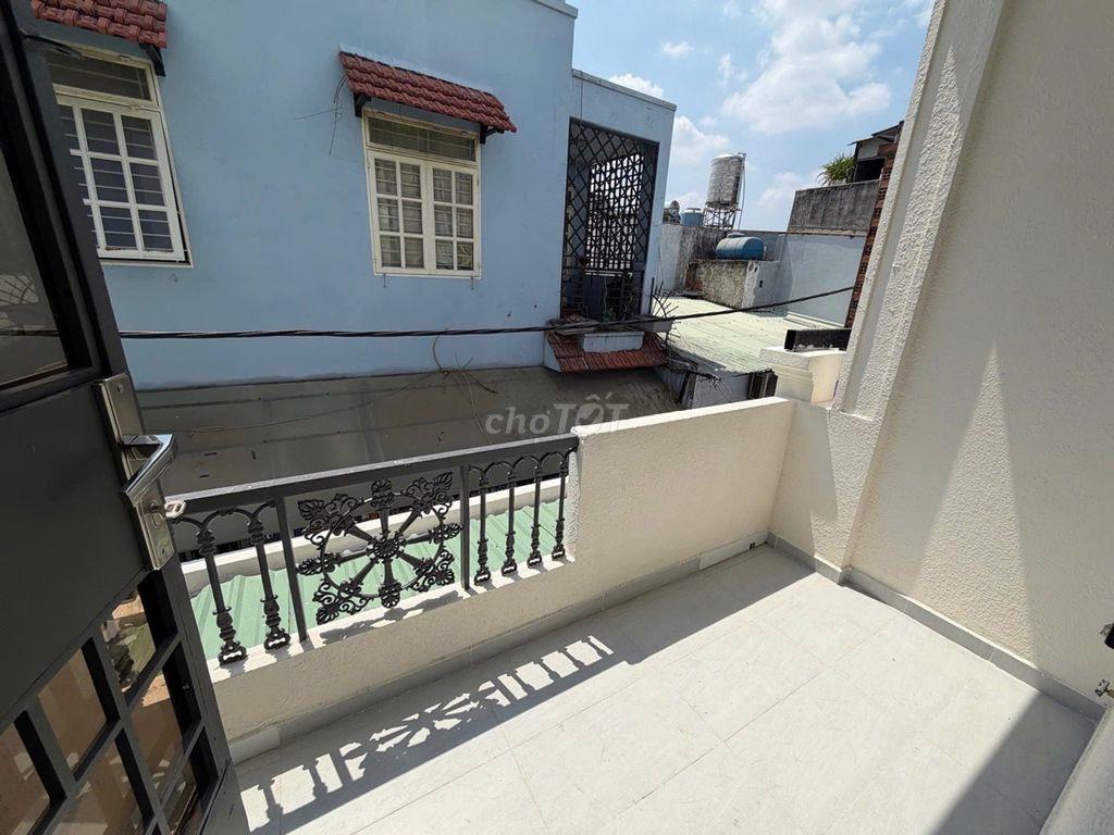 Nhà Mới trung tâm GV, 6.7x8, vị trí đẹp gần Emart Phan Văn Trị, 3 PN