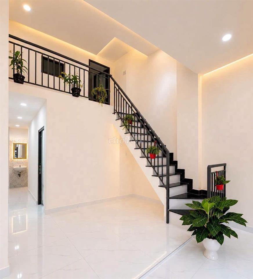 Nhà Mới trung tâm GV, 6.7x8, vị trí đẹp gần Emart Phan Văn Trị, 3 PN