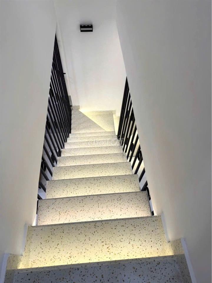 Chủ định cư cần bán gấp nhà mới đẹp trung tâm gần 50m2 giá 4.9 tỷ