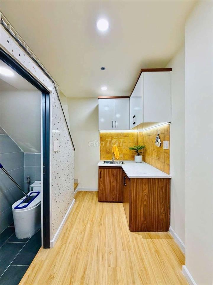 Siêu phẩm Nhà 2 tầng - Hẻm Xe hơi - Gần Vincom Quang Trung 22M2 