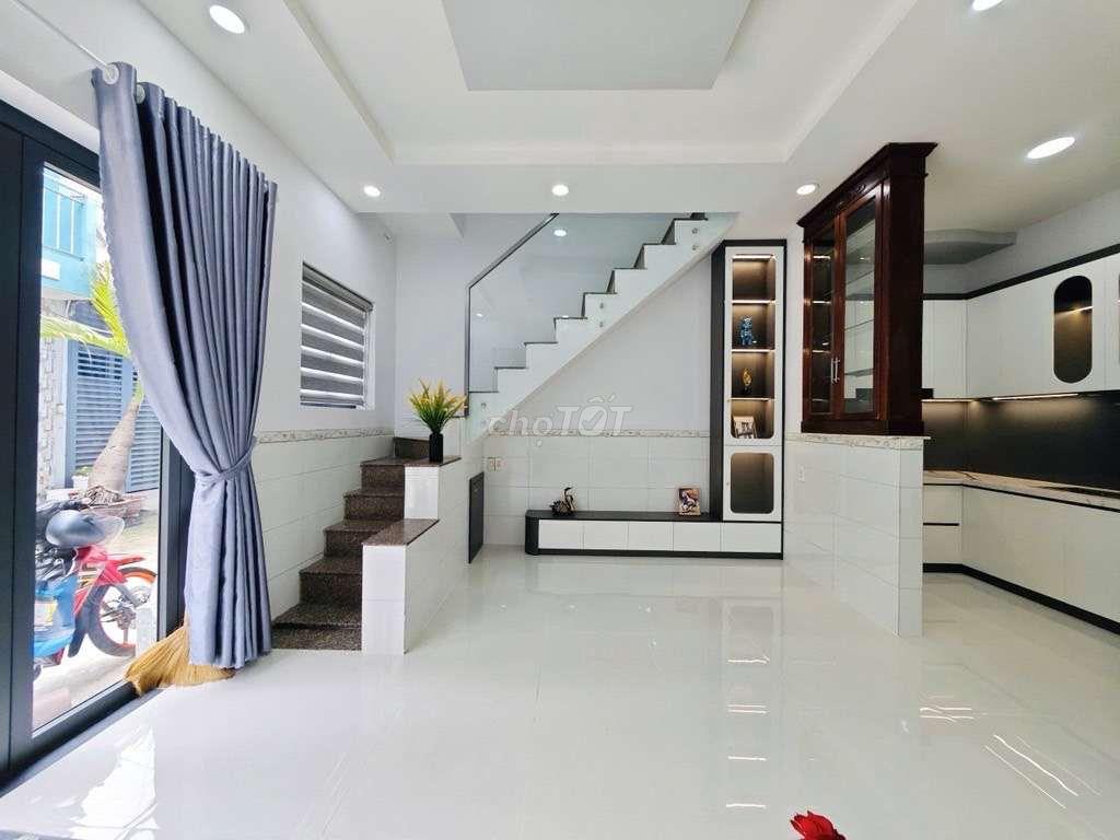 Bán nhà 44M2 - Hẻm 6M - 2 tầng gần Mercerdes Quang Trung