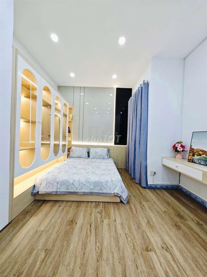 Bán nhà 44M2 - Hẻm 6M - 2 tầng gần Mercerdes Quang Trung