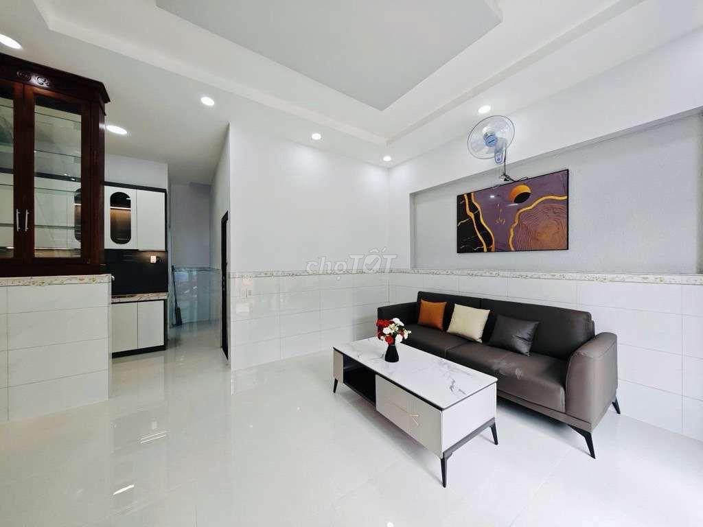 Bán nhà 44M2 - Hẻm 6M - 2 tầng gần Mercerdes Quang Trung
