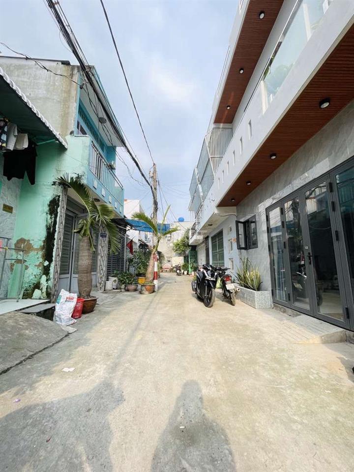 Bán nhà 44M2 - Hẻm 6M - 2 tầng gần Mercerdes Quang Trung