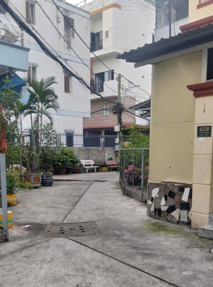 bán nhà quận tân phú hẻm xe hơi ngủ trong nhà dtich 46 m giá chỉ nhỉnh 4đ
