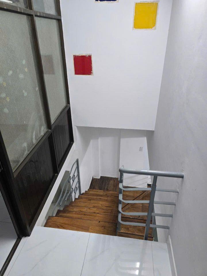 Tân Phú gần Hiền Vương Văn Cao-nhỉnh 4x Tỉ-Nhà đẹp vào ở ngay -hẻm thông với chiều ngang 6m