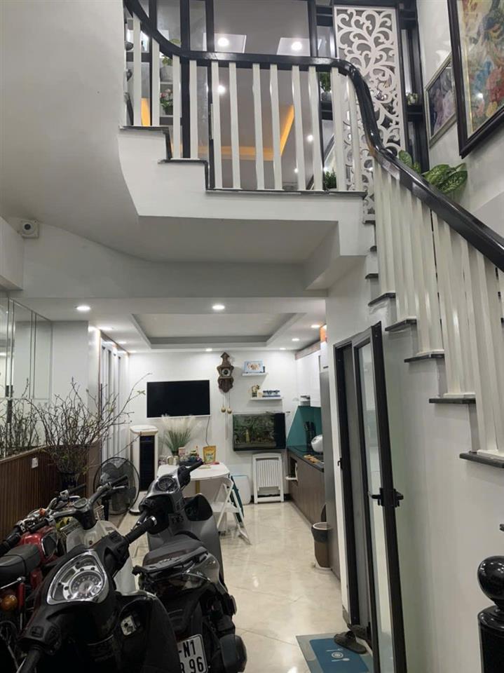 BÁN NHÀ 5 TẦNG VỊ TRÍ ĐẸP – THẠCH BÀN, LONG BIÊN – ĐÃ LẮP ĐIỆN NĂNG LƯỢNG MẶT TRỜI – SỔ