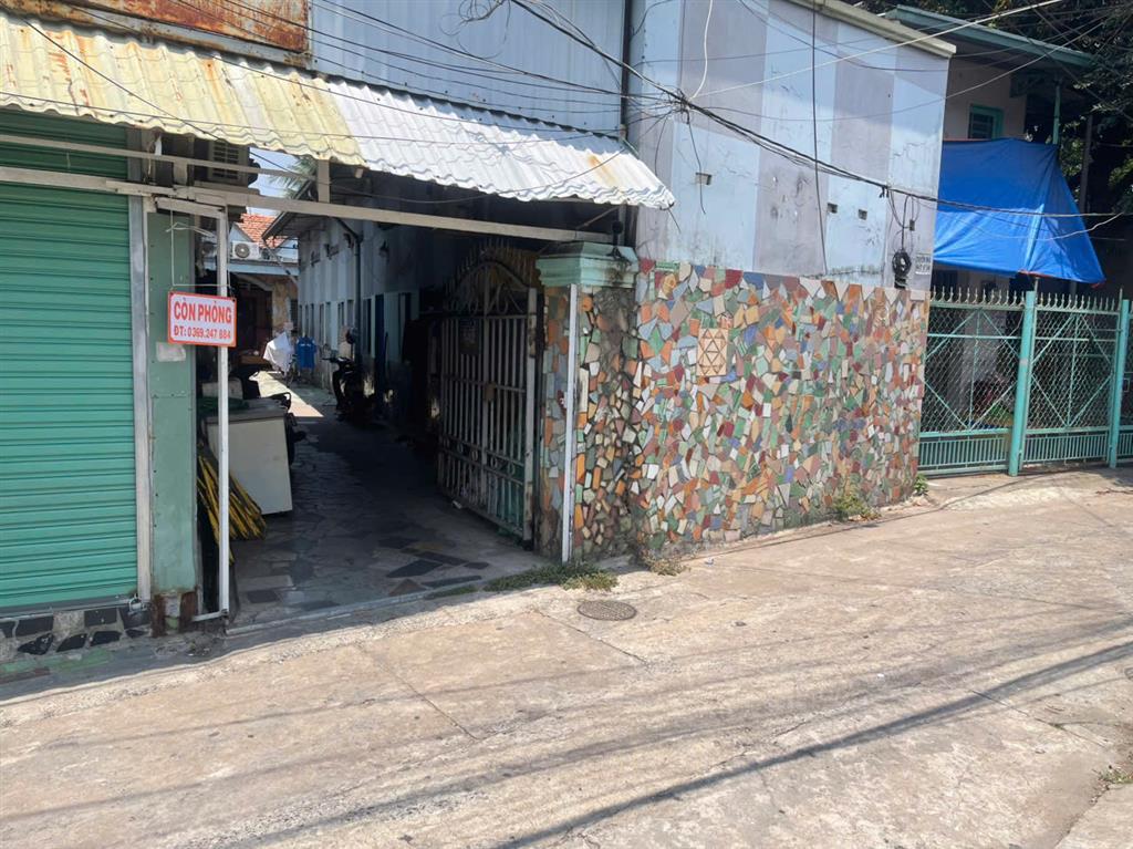 BÁN ĐẤT TẶNG NHÀ CẤP 4, 1 KIOT VÀ 18 PHÒNG TRỌ ĐANG KHAI THÁC – DÒNG TIỀN ỔN ĐỊNH – VỊ